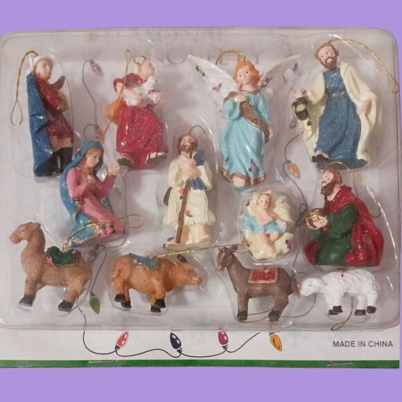 12-Piece Nativity Scene Set With Hanging Strings & Detailed Figurines - Picture 5 of 6